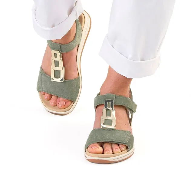 Ara Osaka sandal