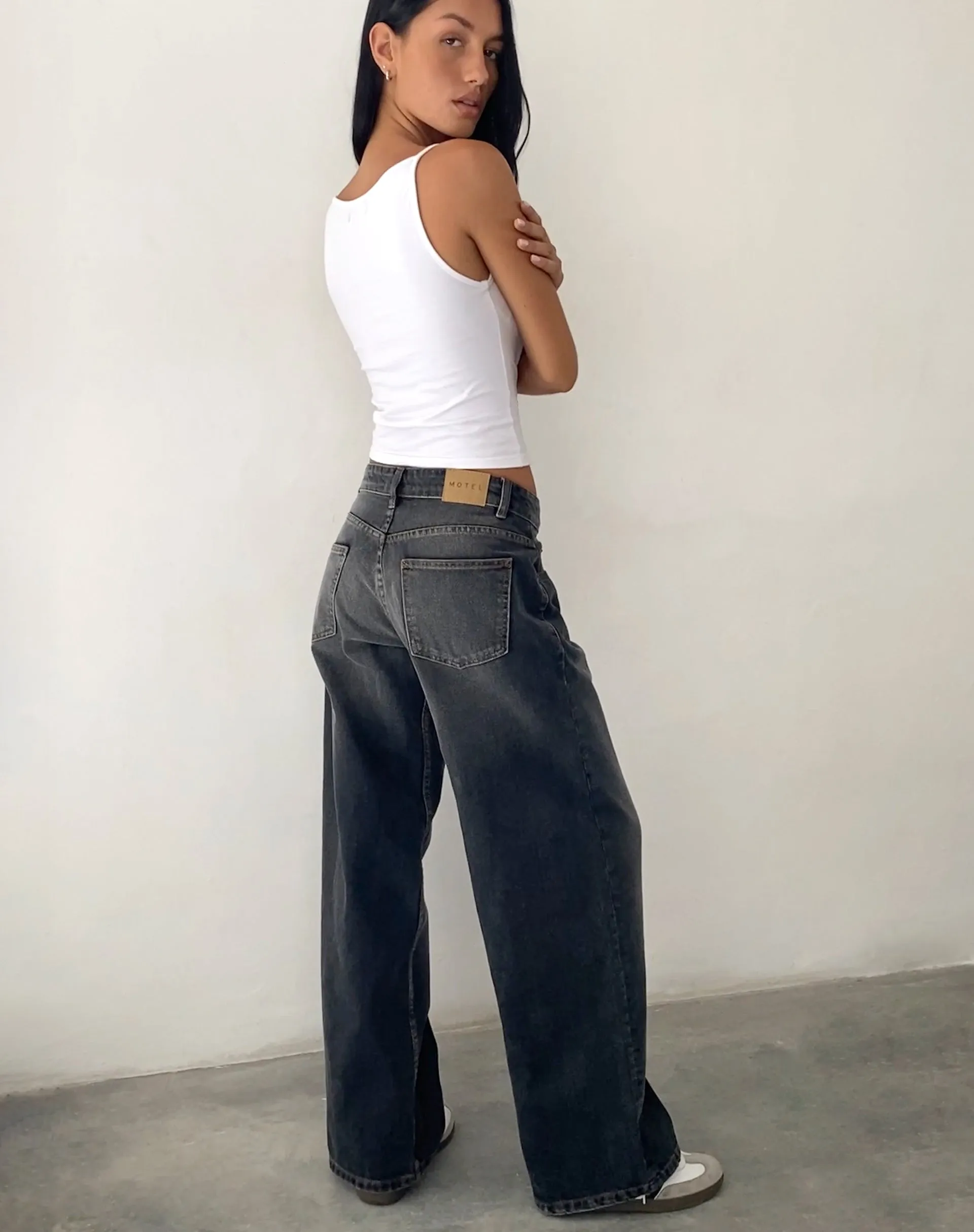 Roomy Extra Wide Low Rise Jeans in Grey Used Bleach